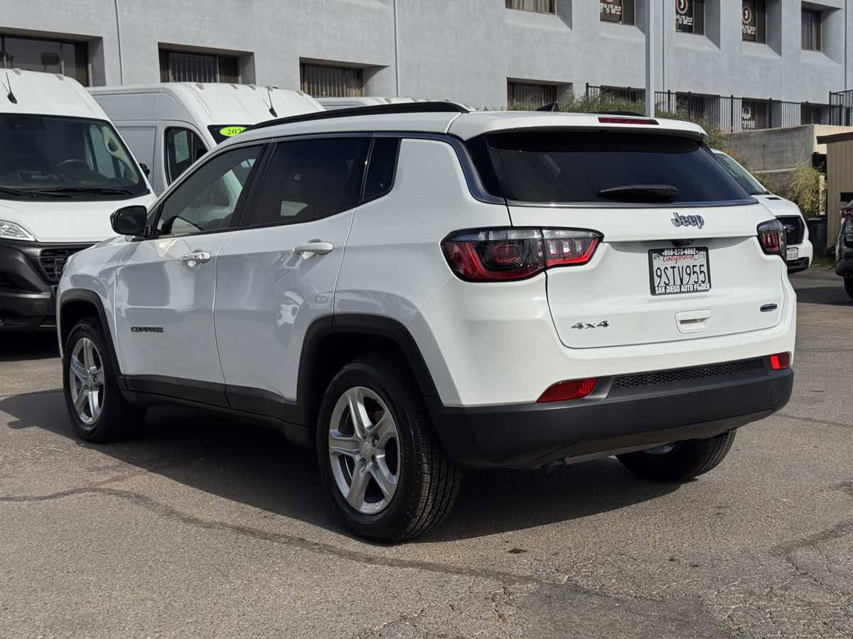 Used 2024 Jeep Compass Latitude AWD/4WD image 14