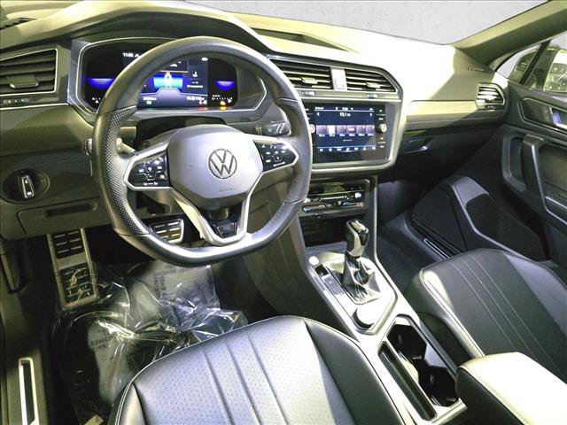 Used 2022 Volkswagen Tiguan SE R-Line image 17