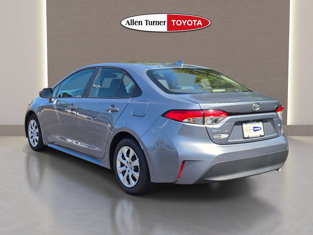 Used 2025 Toyota Corolla LE FWD image 9
