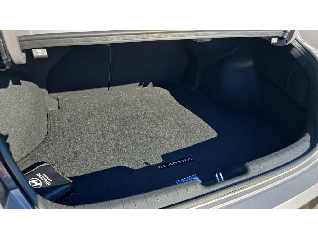 New 2026 Hyundai Elantra Limited FWD image 9