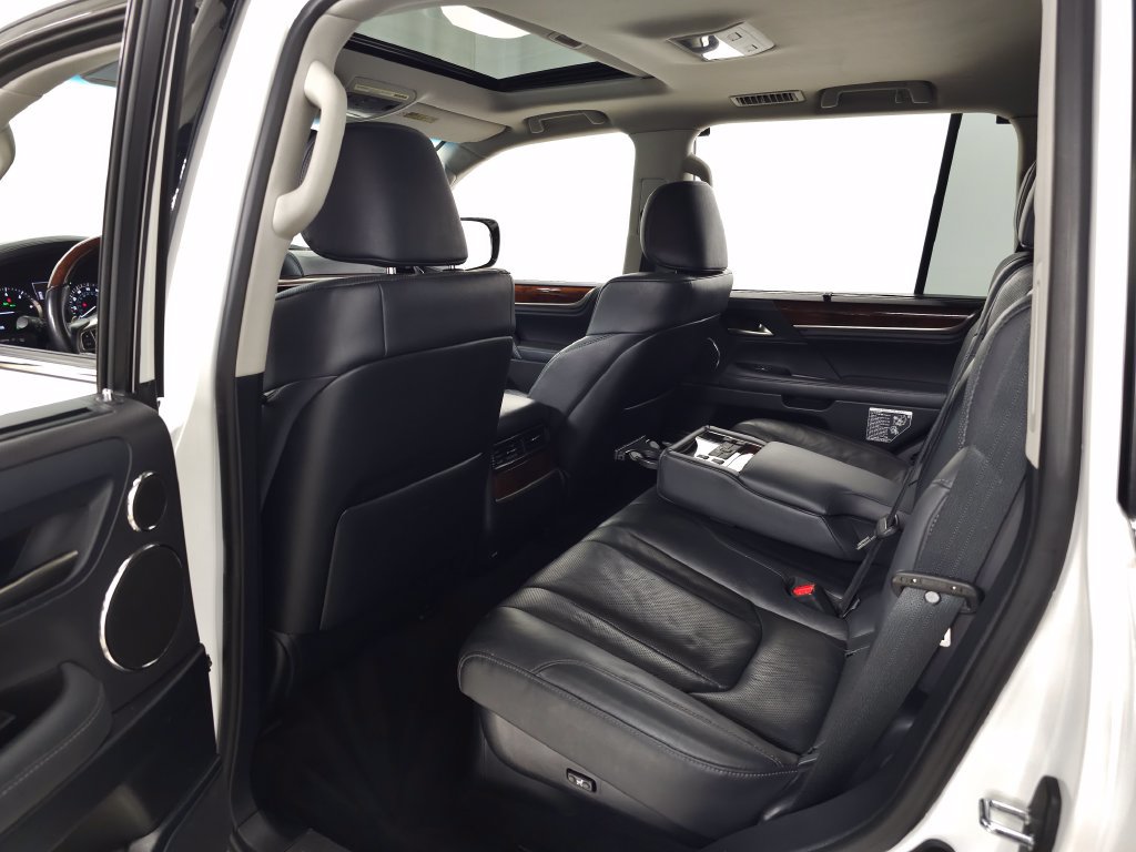 Used 2020 Lexus LX 570 4WD w/ Luxury Package image 34