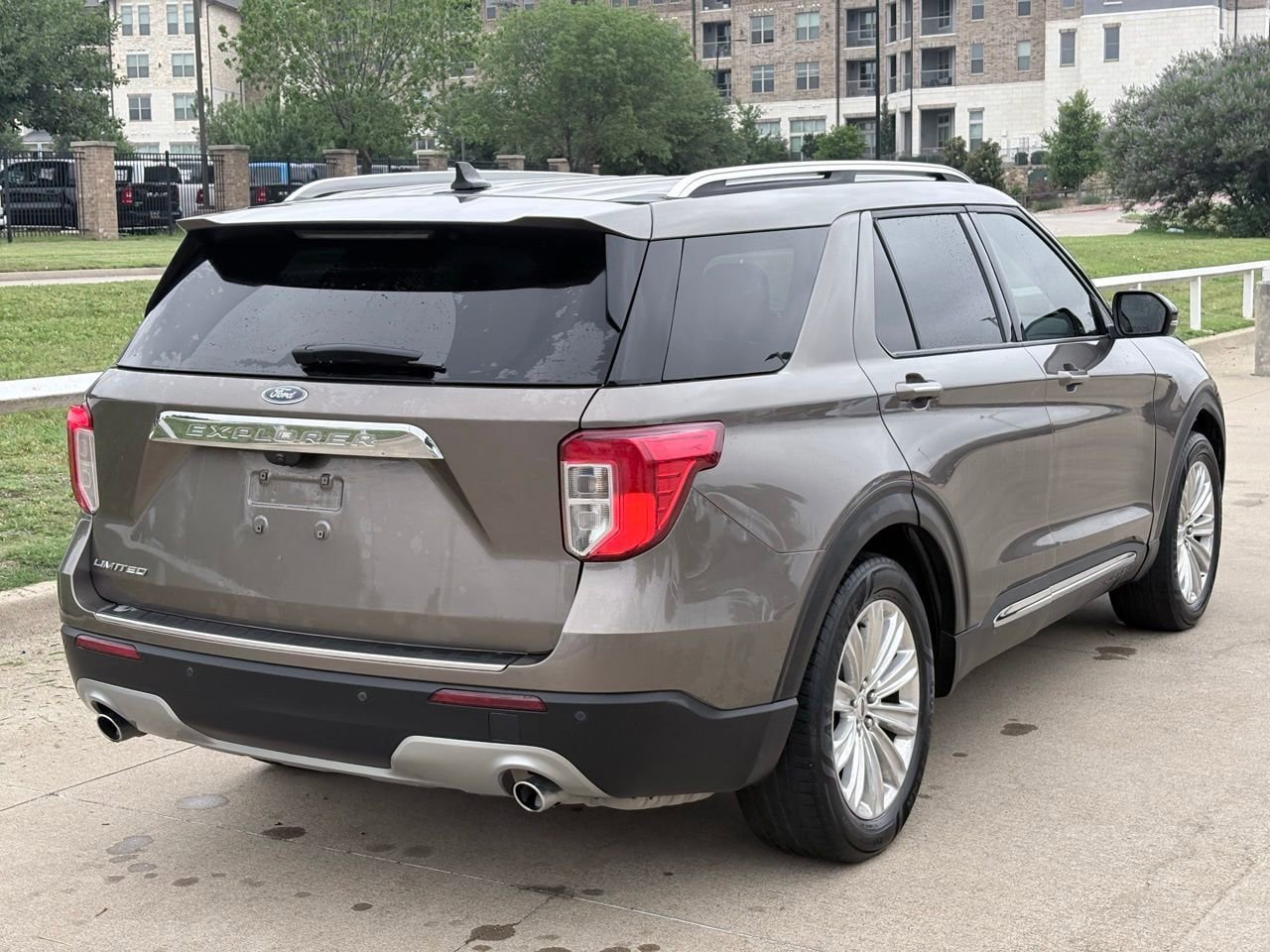 Used 2021 Ford Explorer Limited w/ Equipment Group 301A RWD image 4