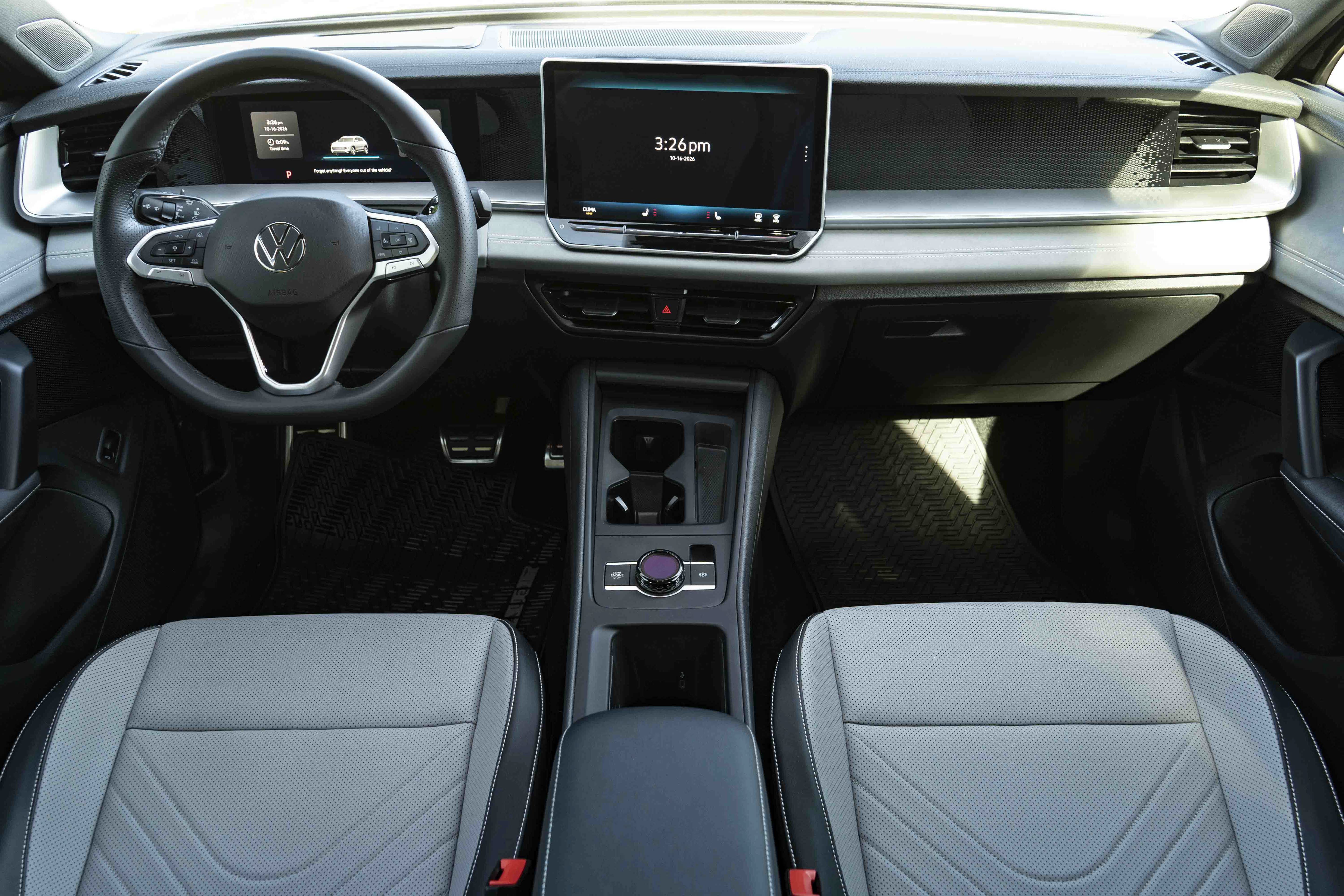 Certified 2026 Volkswagen Tiguan SE R-Line FWD image 24