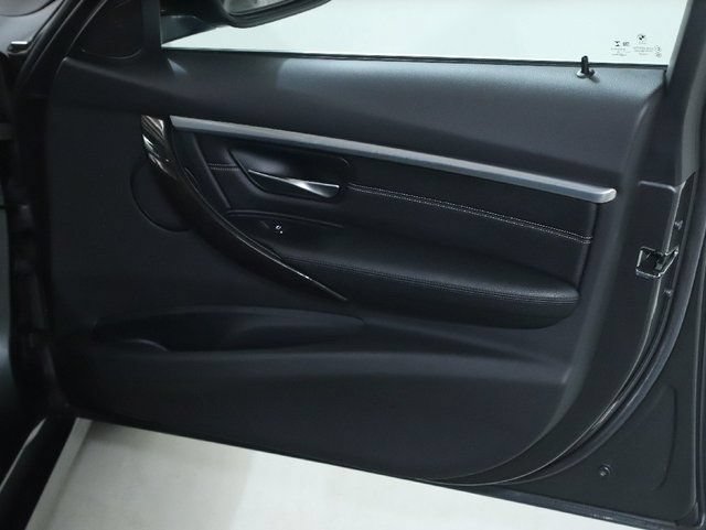 Used 2018 BMW 330i xDrive Sedan w/ Premium Package AWD/4WD image 38