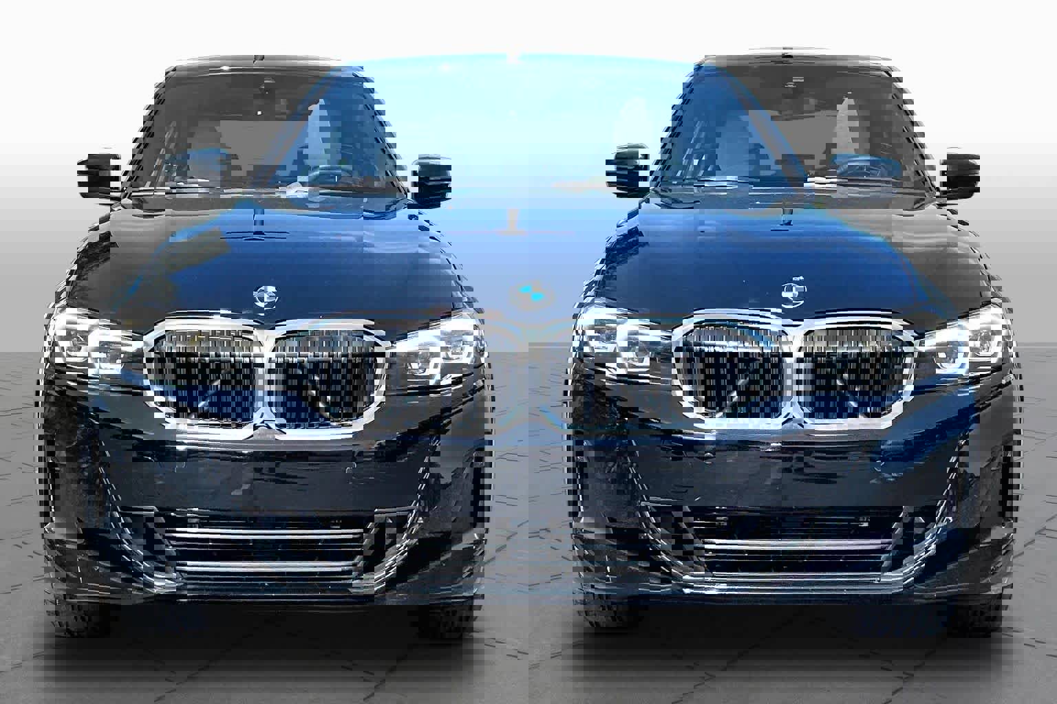 Certified 2025 BMW 330i Sedan w/ Convenience Package image 4