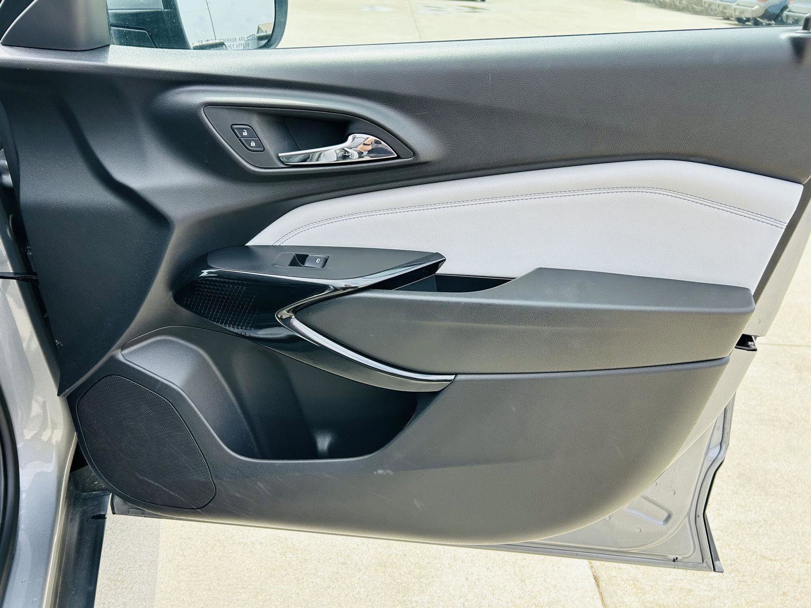 Used 2025 Chevrolet Trax LT w/ Driver Confidence Package image 30