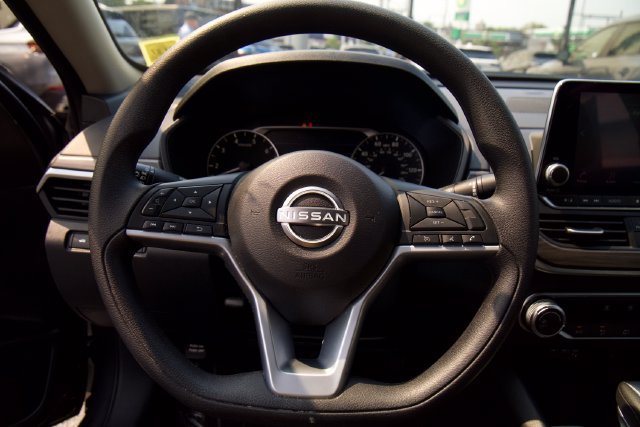 Used 2025 Nissan Altima 2.5 SV FWD image 16
