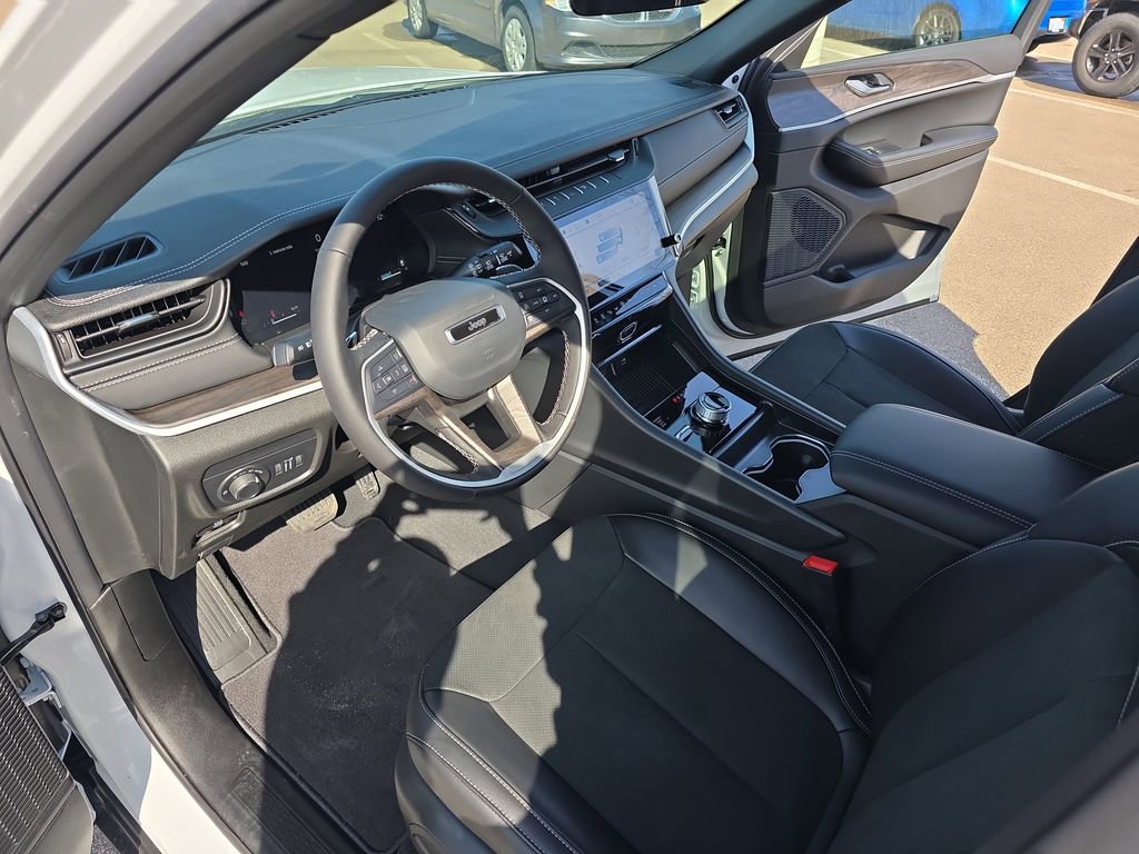 New 2026 Jeep Grand Cherokee Altitude image 16