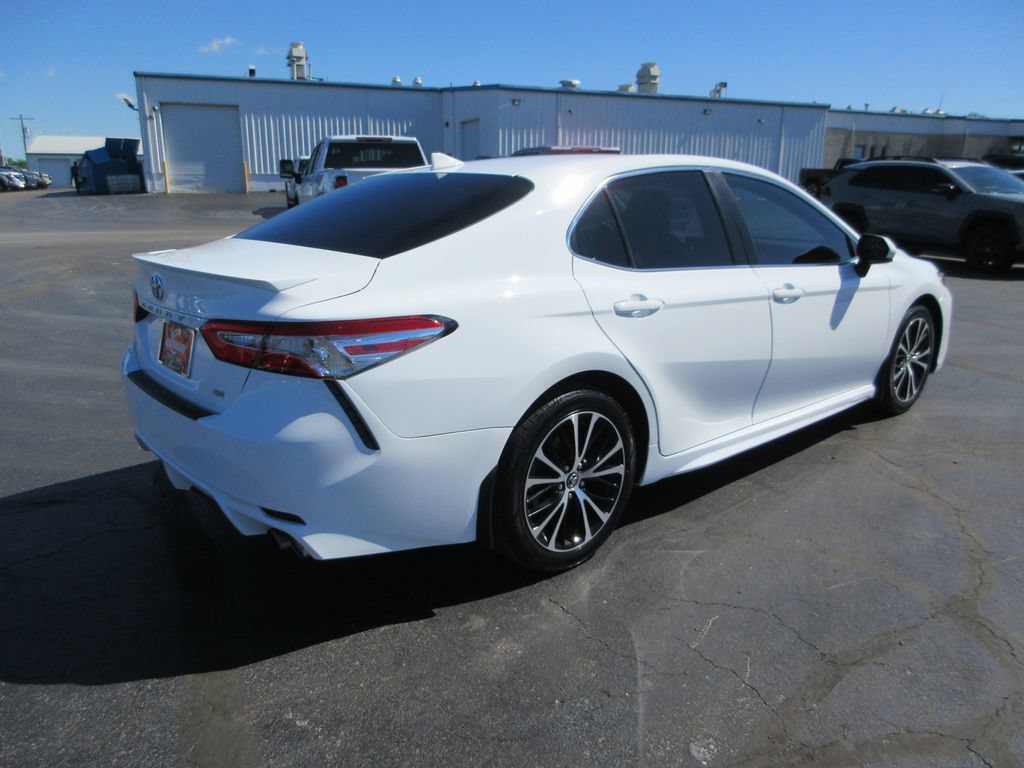 Used 2020 Toyota Camry SE FWD image 6