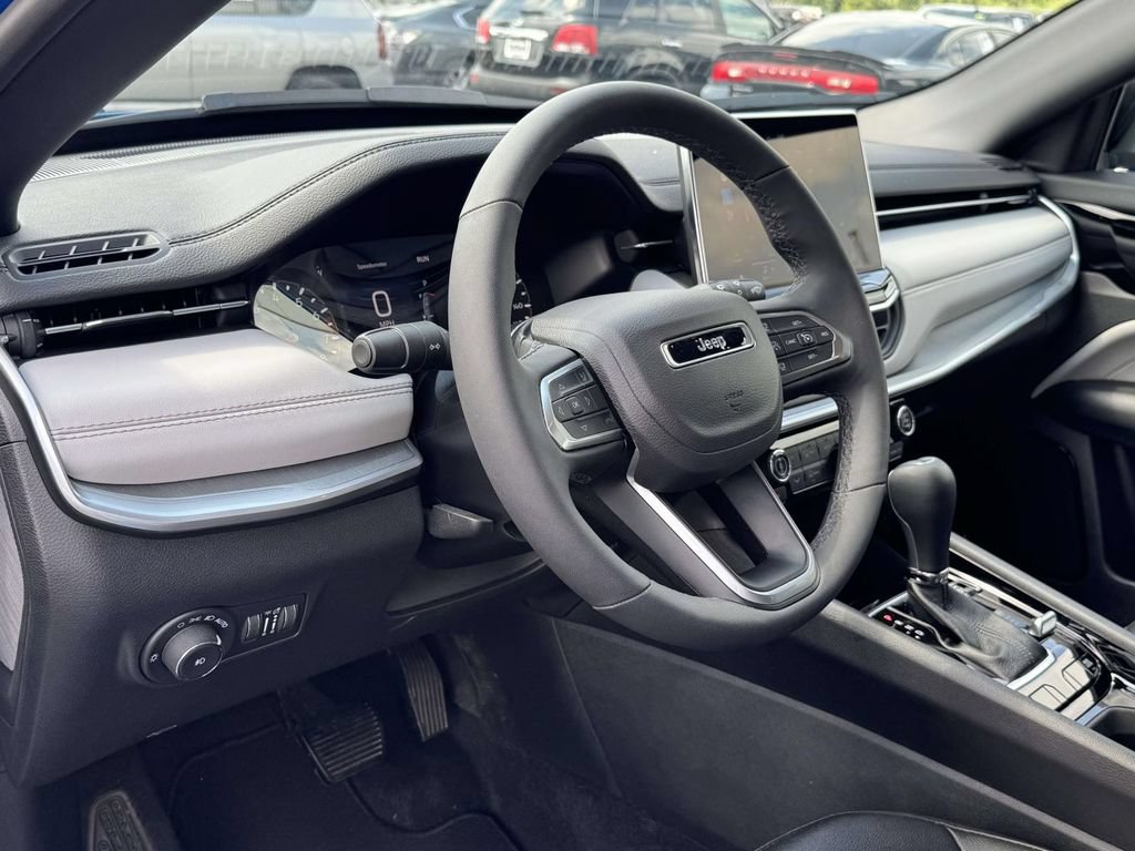 Used 2026 Jeep Compass Limited AWD/4WD image 2