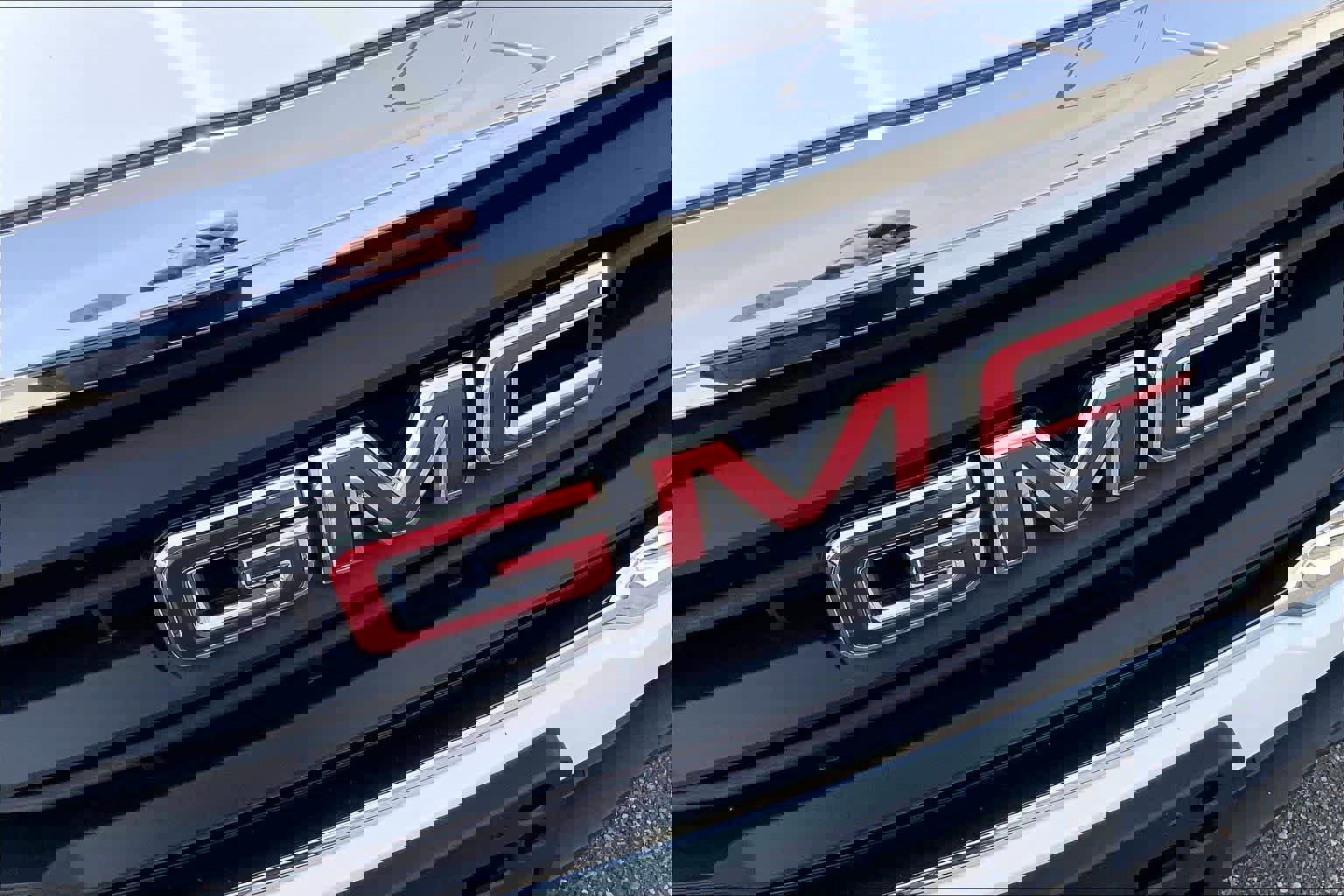 Used 2023 GMC Terrain SLE w/ Driver Convenience Package image 31