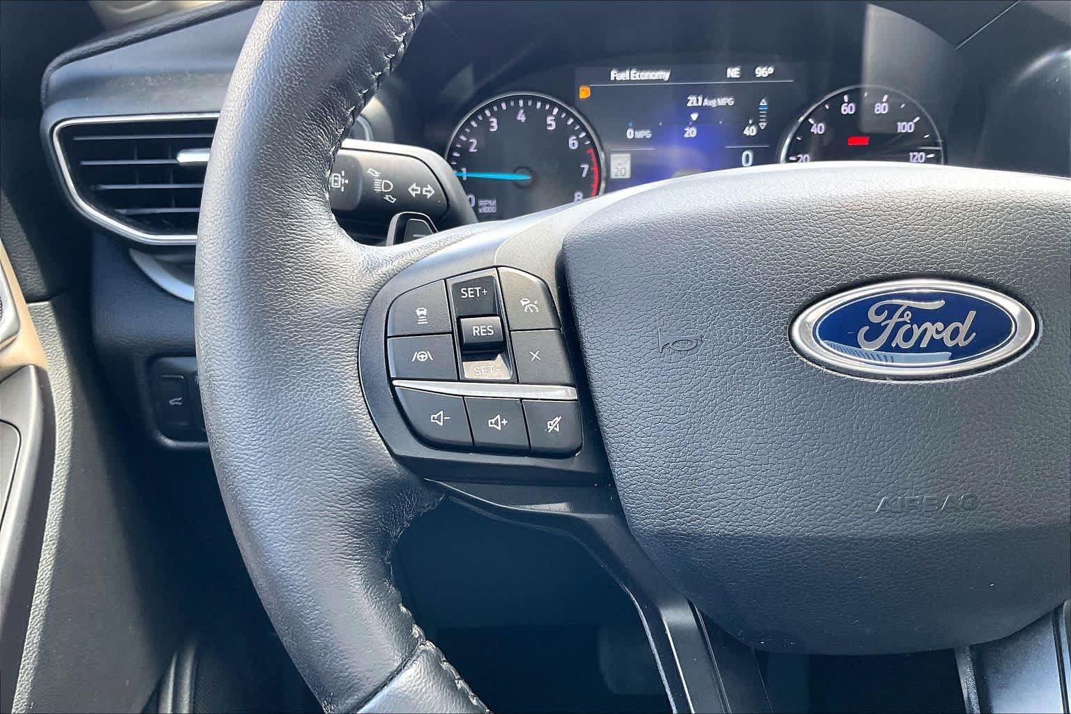 Used 2020 Ford Explorer XLT w/ Equipment Group 202A RWD image 18