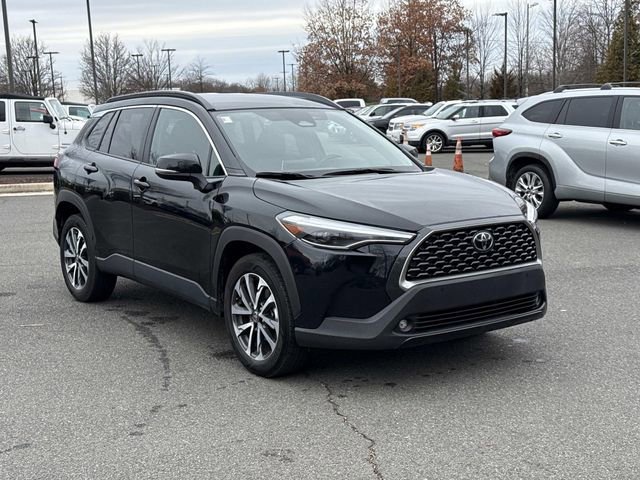 Used 2025 Toyota Corolla Cross XLE image 1