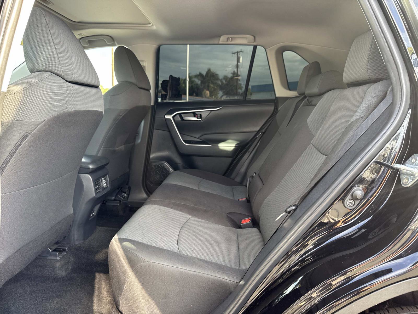 Used 2025 Toyota RAV4 XLE image 24