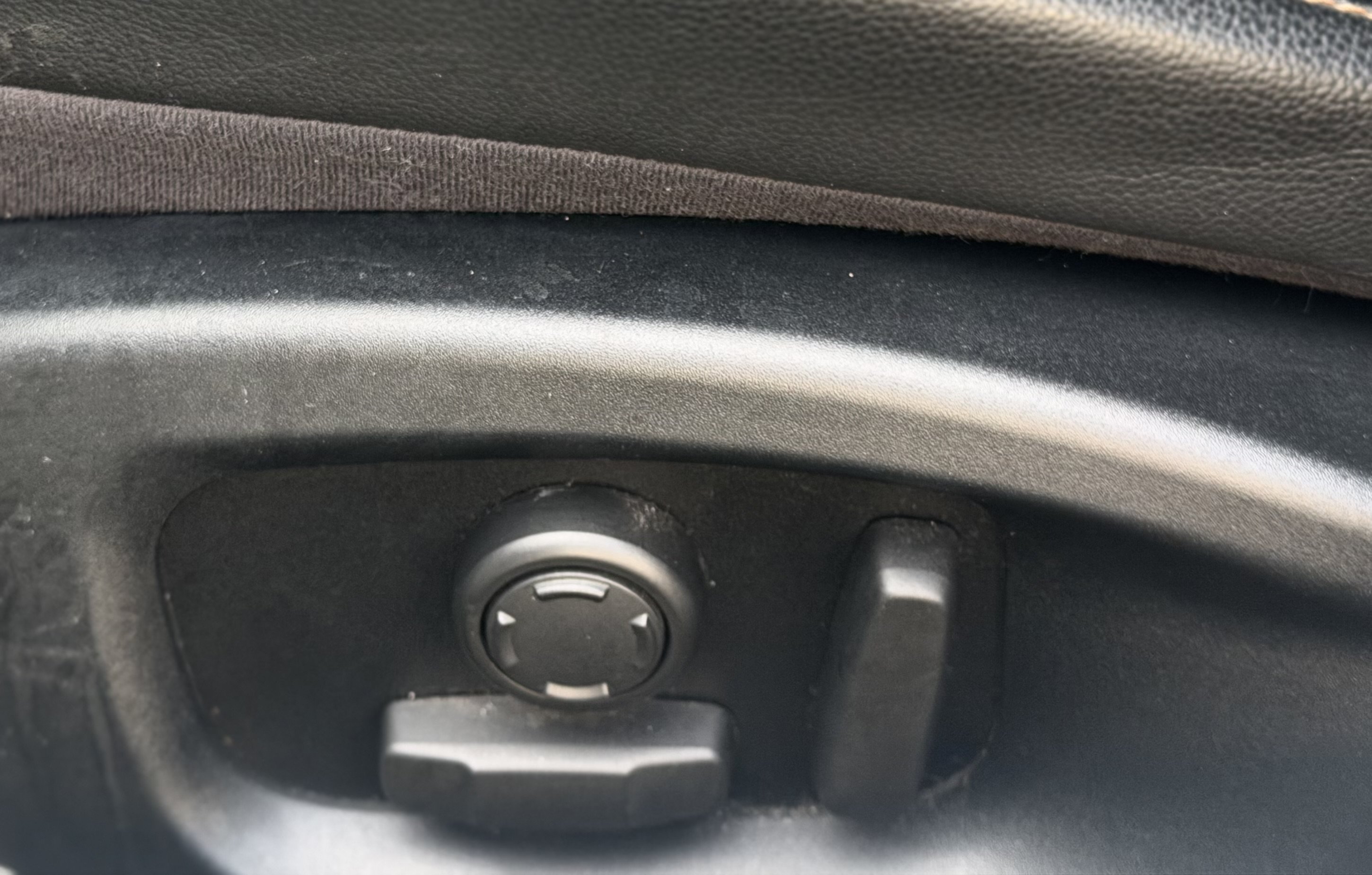Used 2017 Jaguar XE Prestige RWD image 15