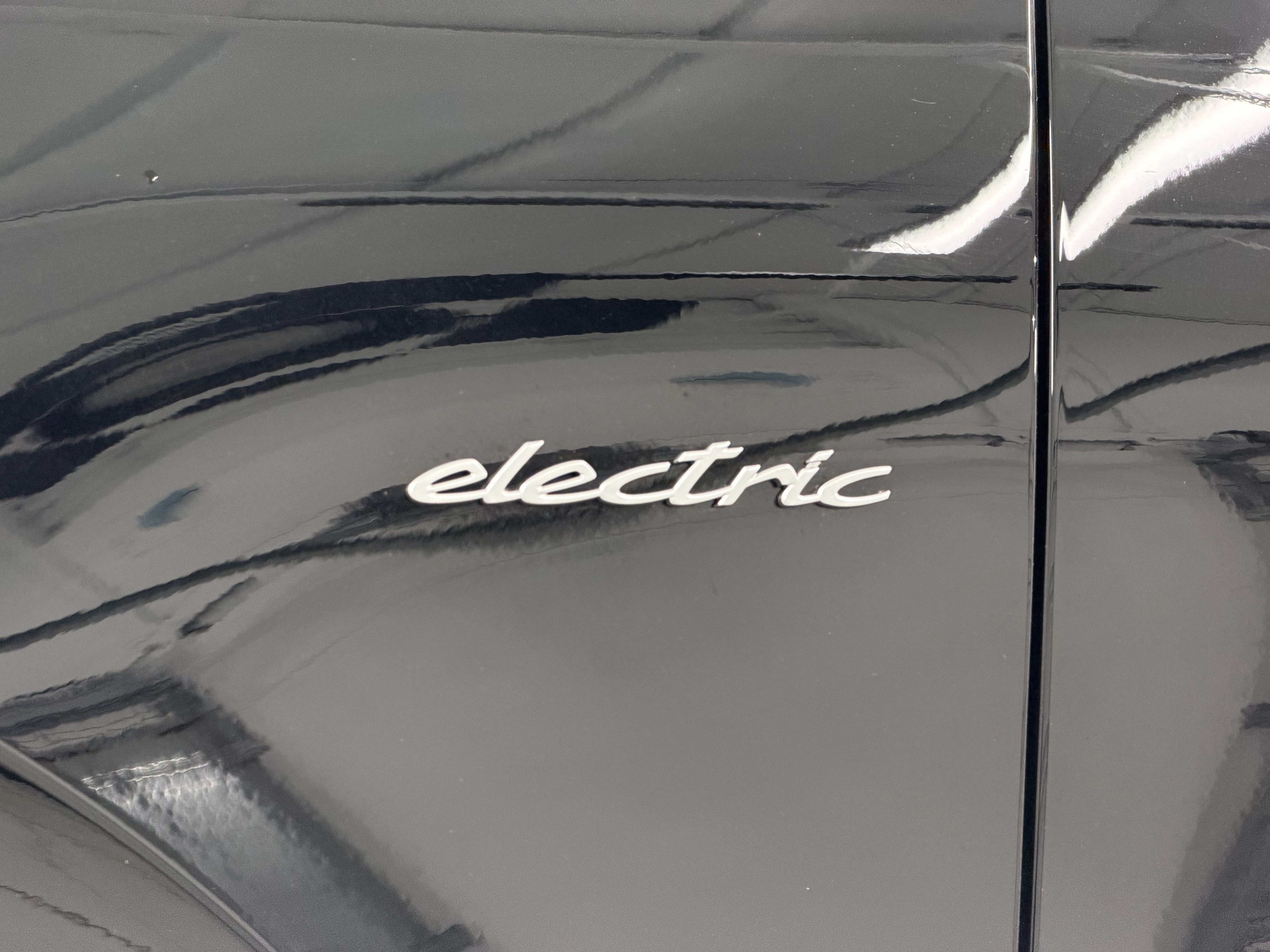 Certified 2025 Porsche Macan Electric RWD image 59