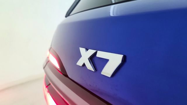 Used 2025 BMW X7 M60i image 18