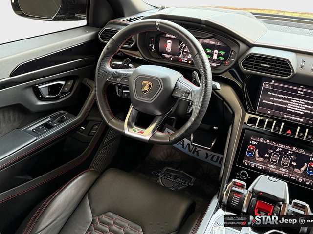 Used 2022 Lamborghini Urus AWD/4WD image 14