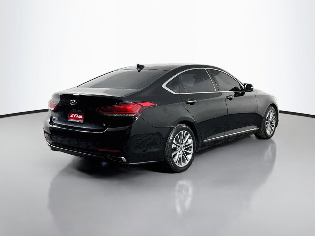 Used 2016 Hyundai Genesis 3.8 RWD image 5