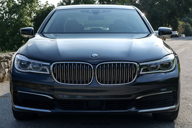 Used 2019 BMW 750i xDrive w/ Executive Package AWD/4WD image 13