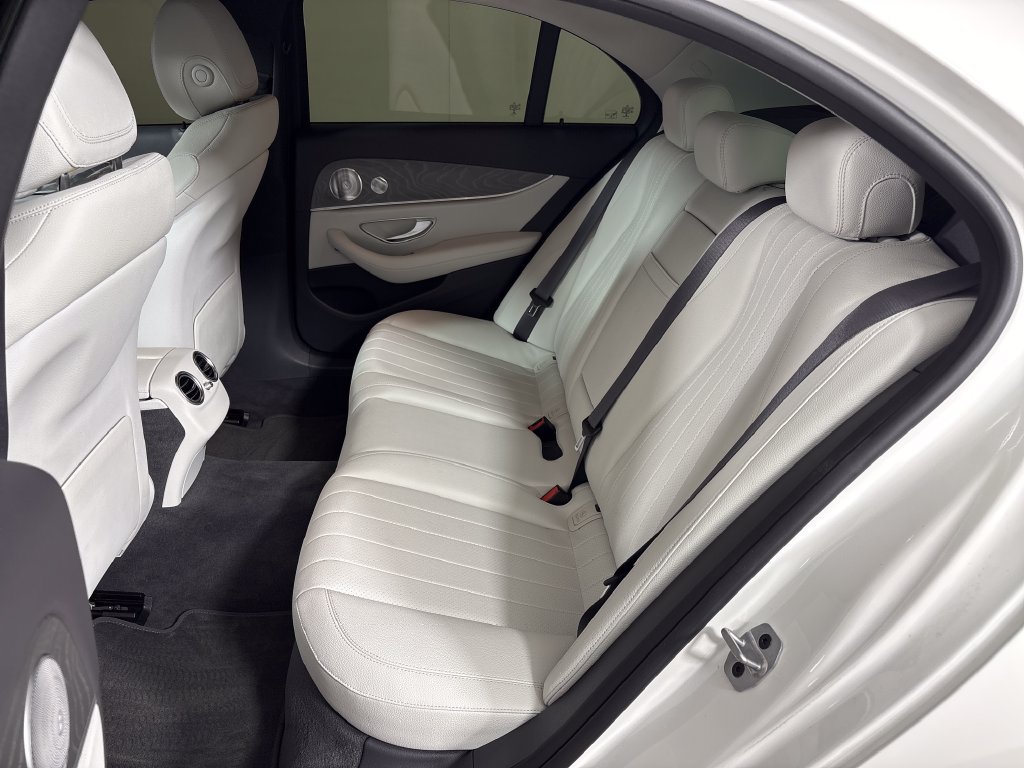 Used 2021 Mercedes-Benz E 350 Sedan image 31