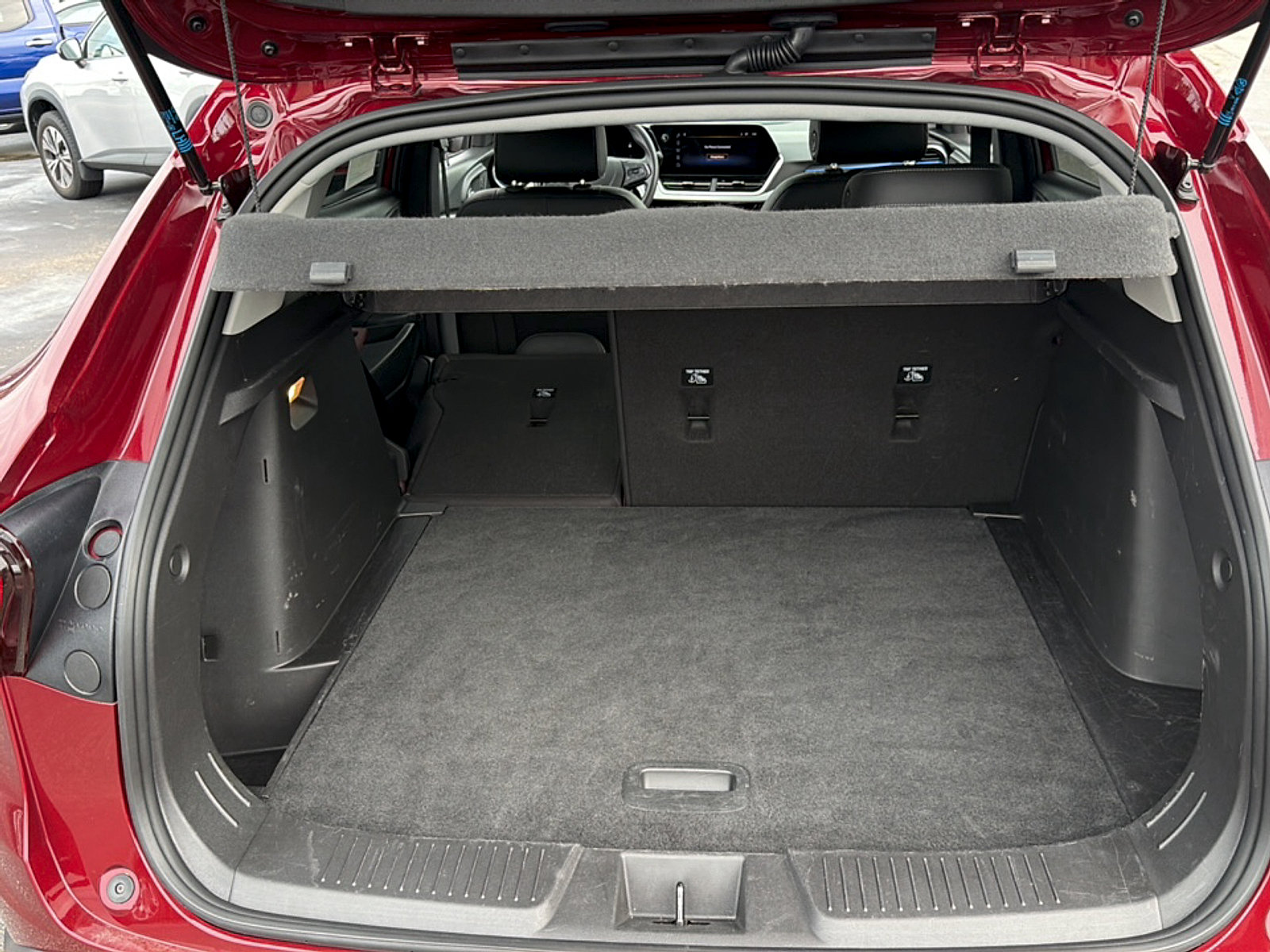 Used 2025 Chevrolet Trax LT FWD image 8