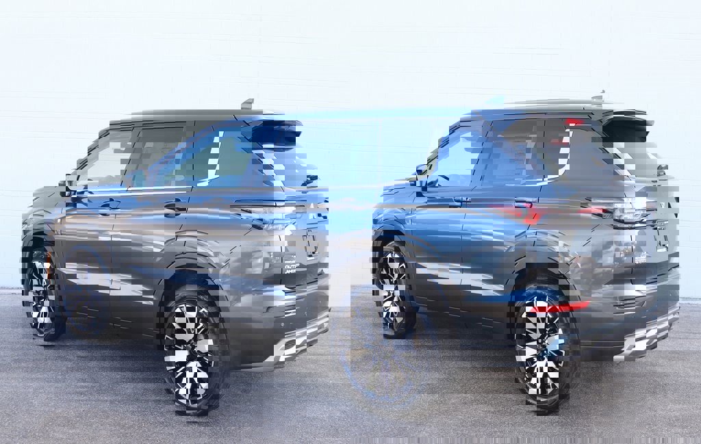 New 2026 Mitsubishi Outlander SE image 3