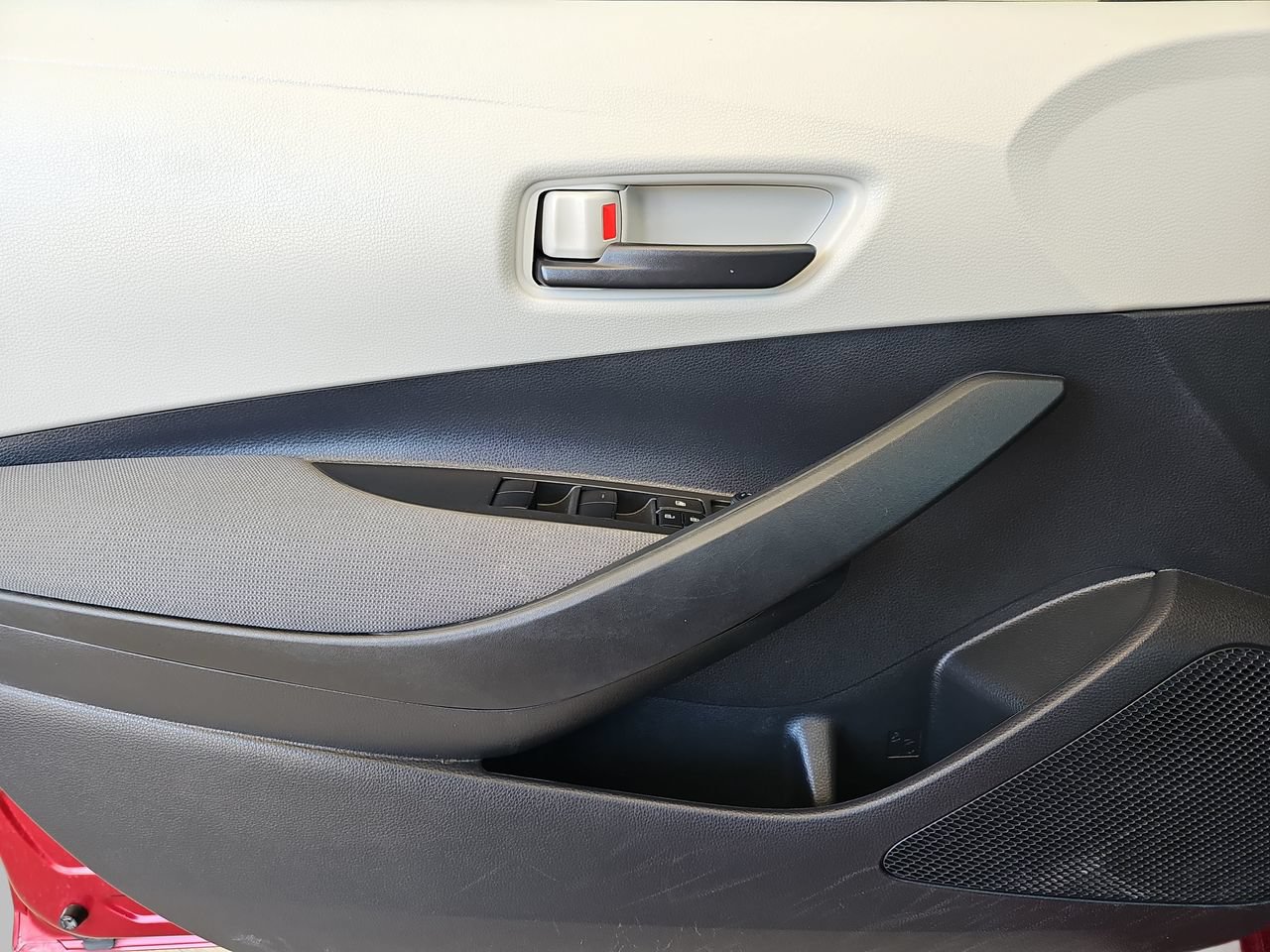 Used 2022 Toyota Corolla LE FWD image 30