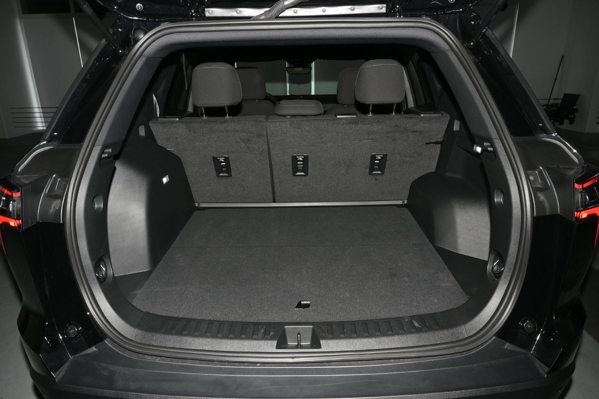 Used 2026 Chevrolet Equinox LT w/ Safety and Technology Package FWD image 12