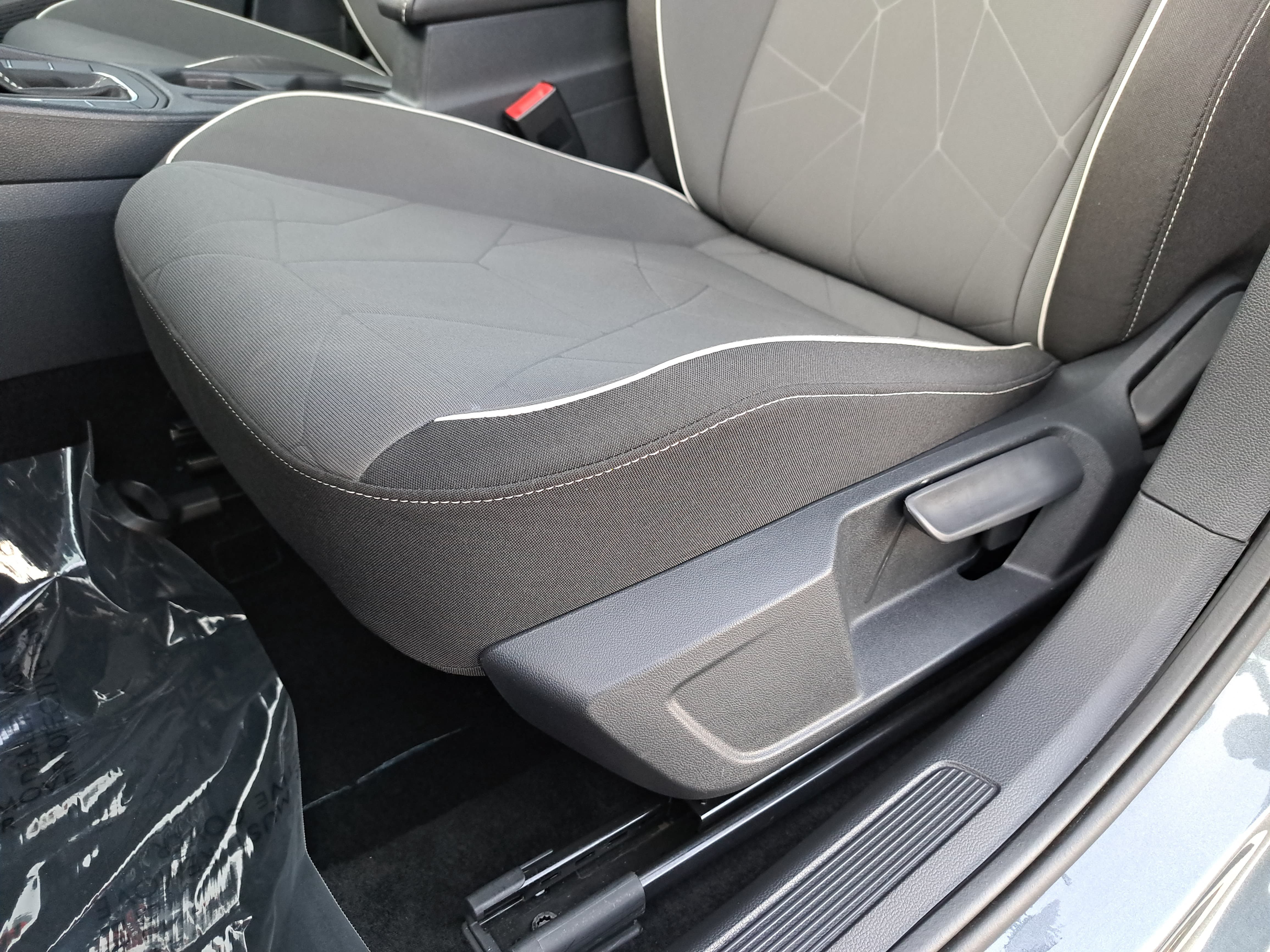 Certified 2025 Volkswagen Jetta Sport FWD image 29