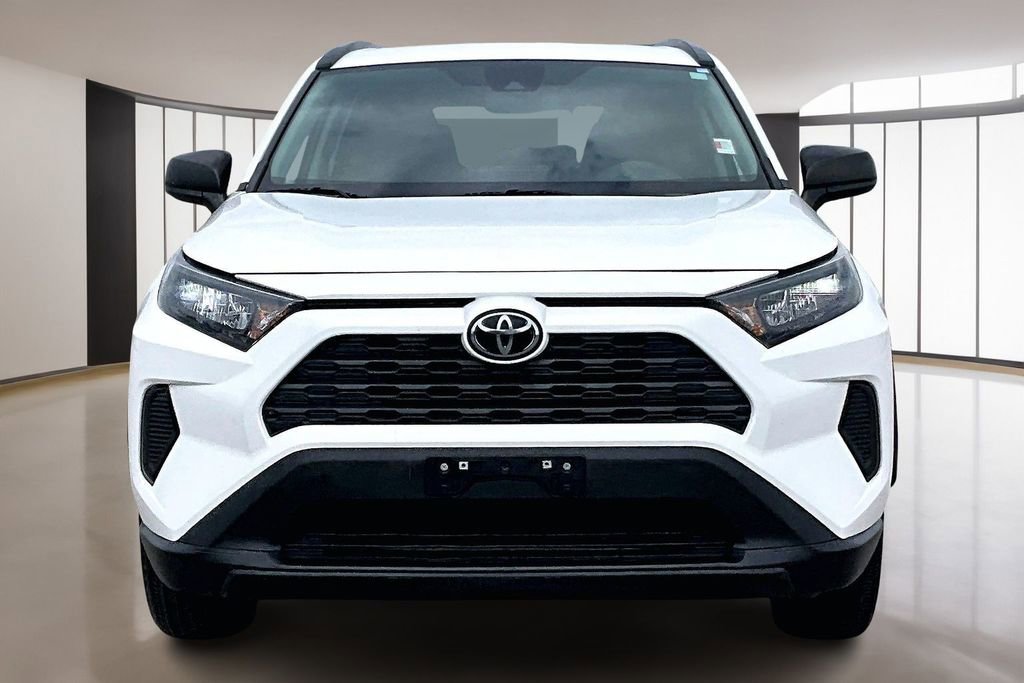 Used 2021 Toyota RAV4 LE image 3