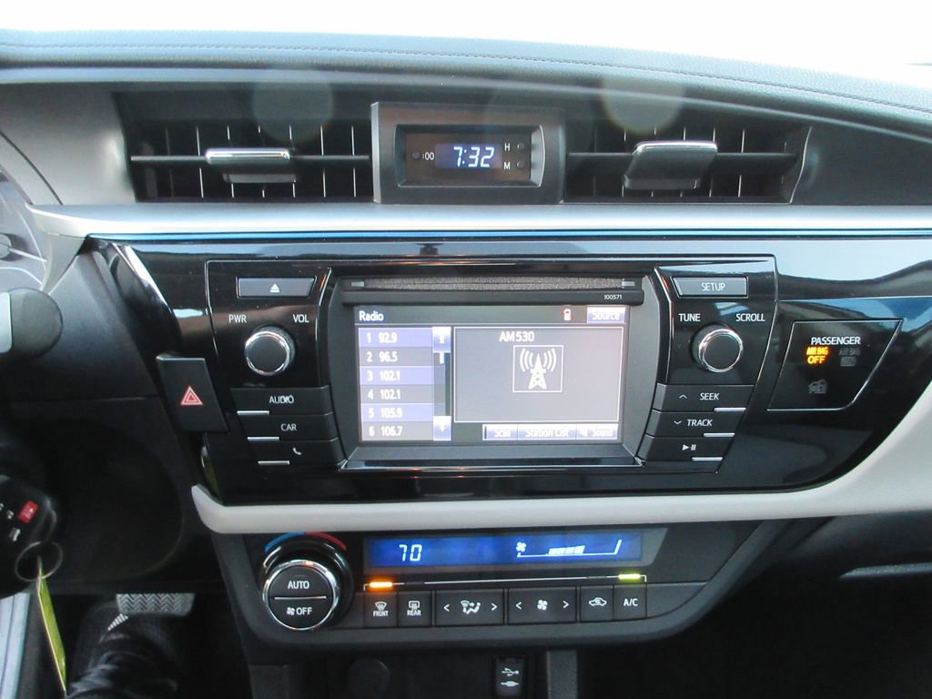 Used 2016 Toyota Corolla LE image 28