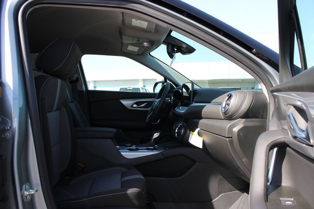 New 2026 Chevrolet Blazer LT w/ Convenience Package FWD image 28