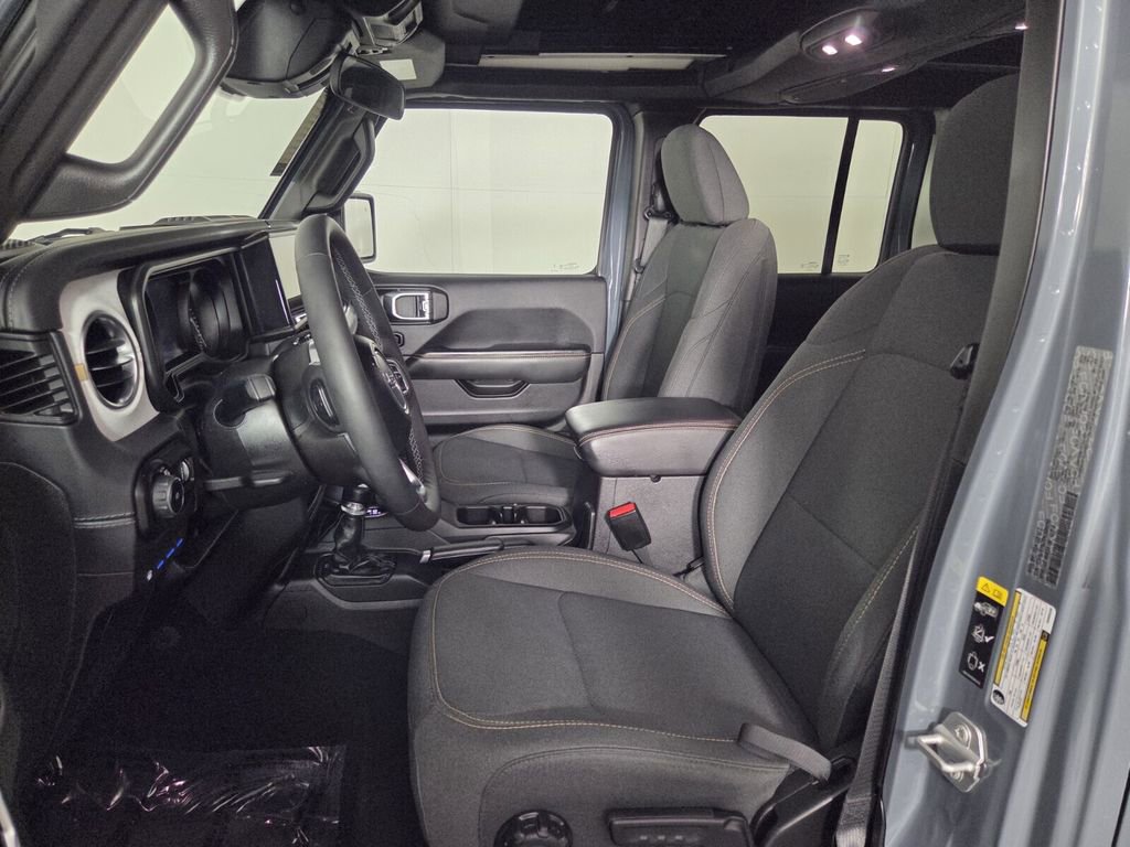 Certified 2025 Jeep Wrangler Sahara w/ Safety Group image 12