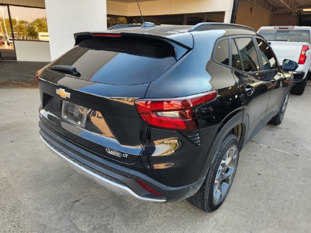 Used 2024 Chevrolet Trax LT w/ Driver Confidence Package FWD image 6
