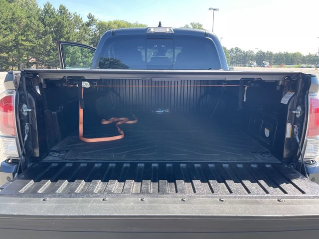 Used 2022 Toyota Tacoma TRD Sport w/ Technology Package AWD/4WD image 17