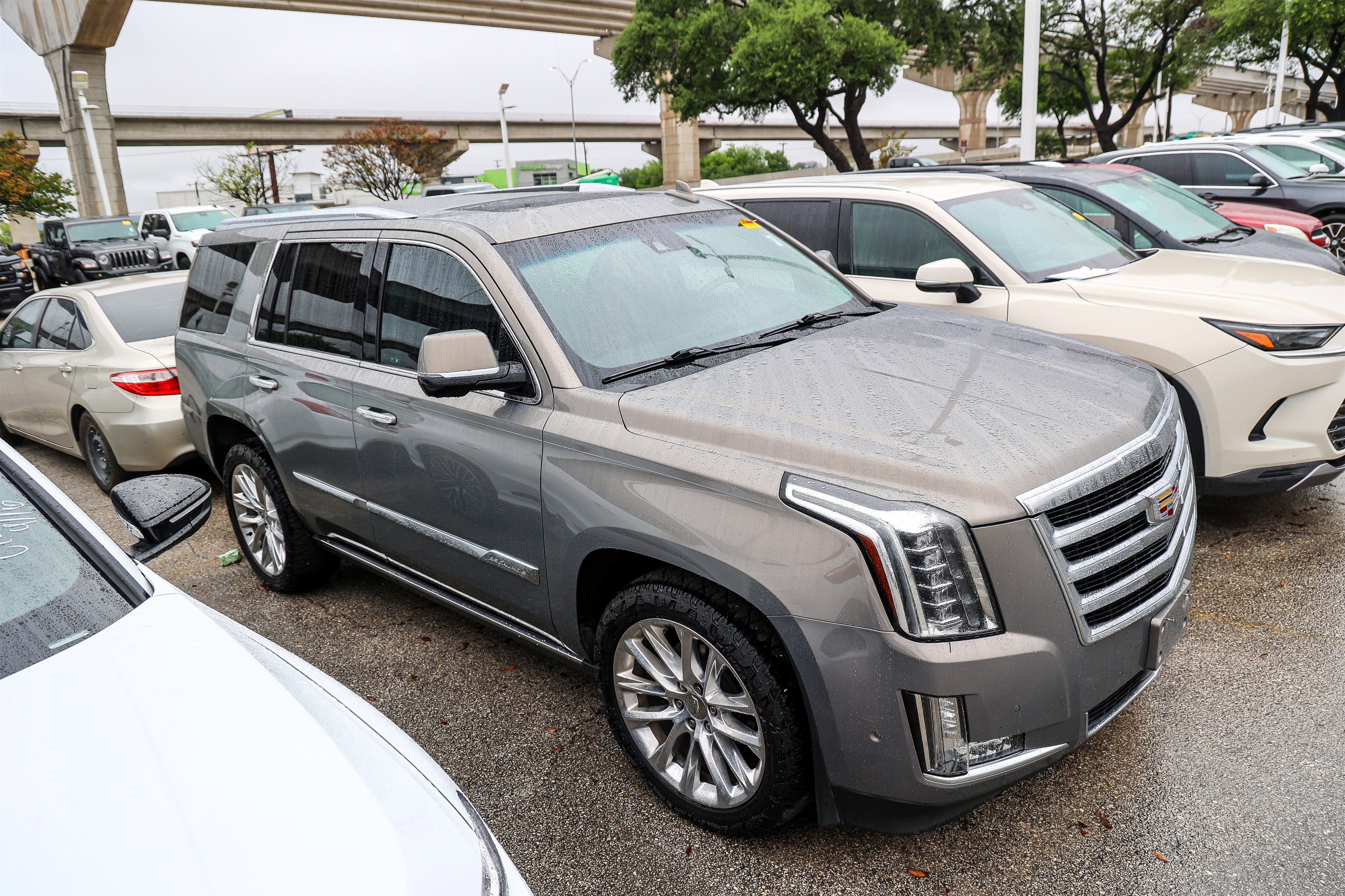 Used 2019 Cadillac Escalade Premium Luxury AWD/4WD image 7