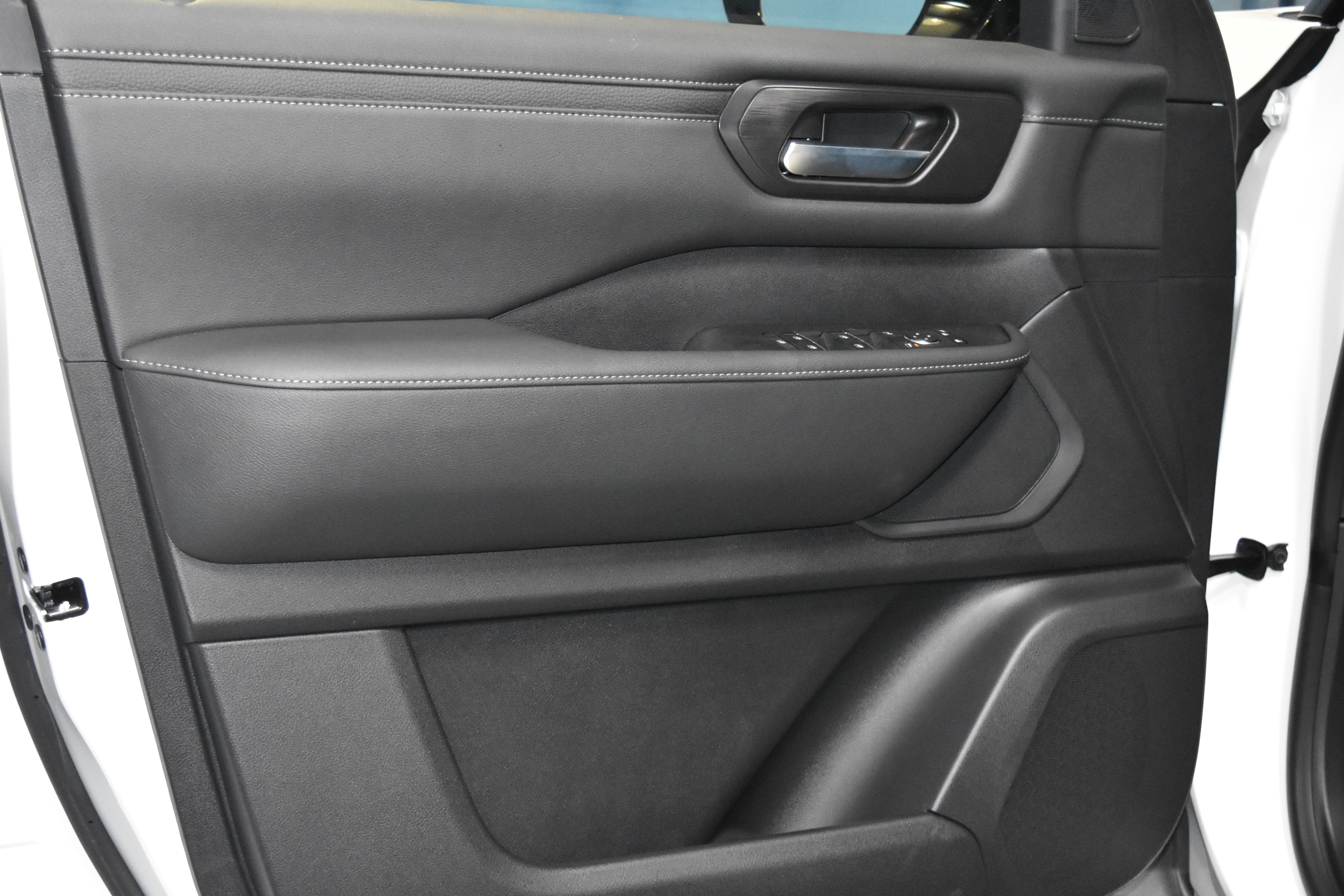 New 2026 Nissan Armada SV image 3