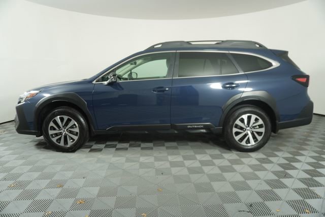 Used 2025 Subaru Outback Premium image 4