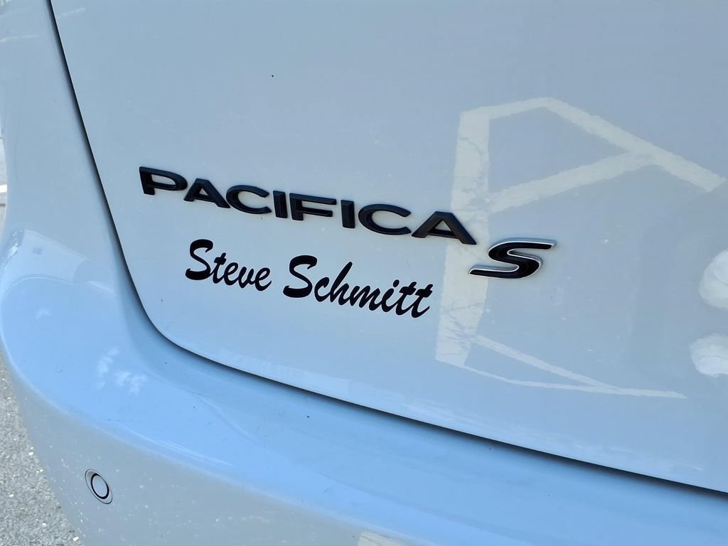 Used 2024 Chrysler Pacifica Limited FWD image 31