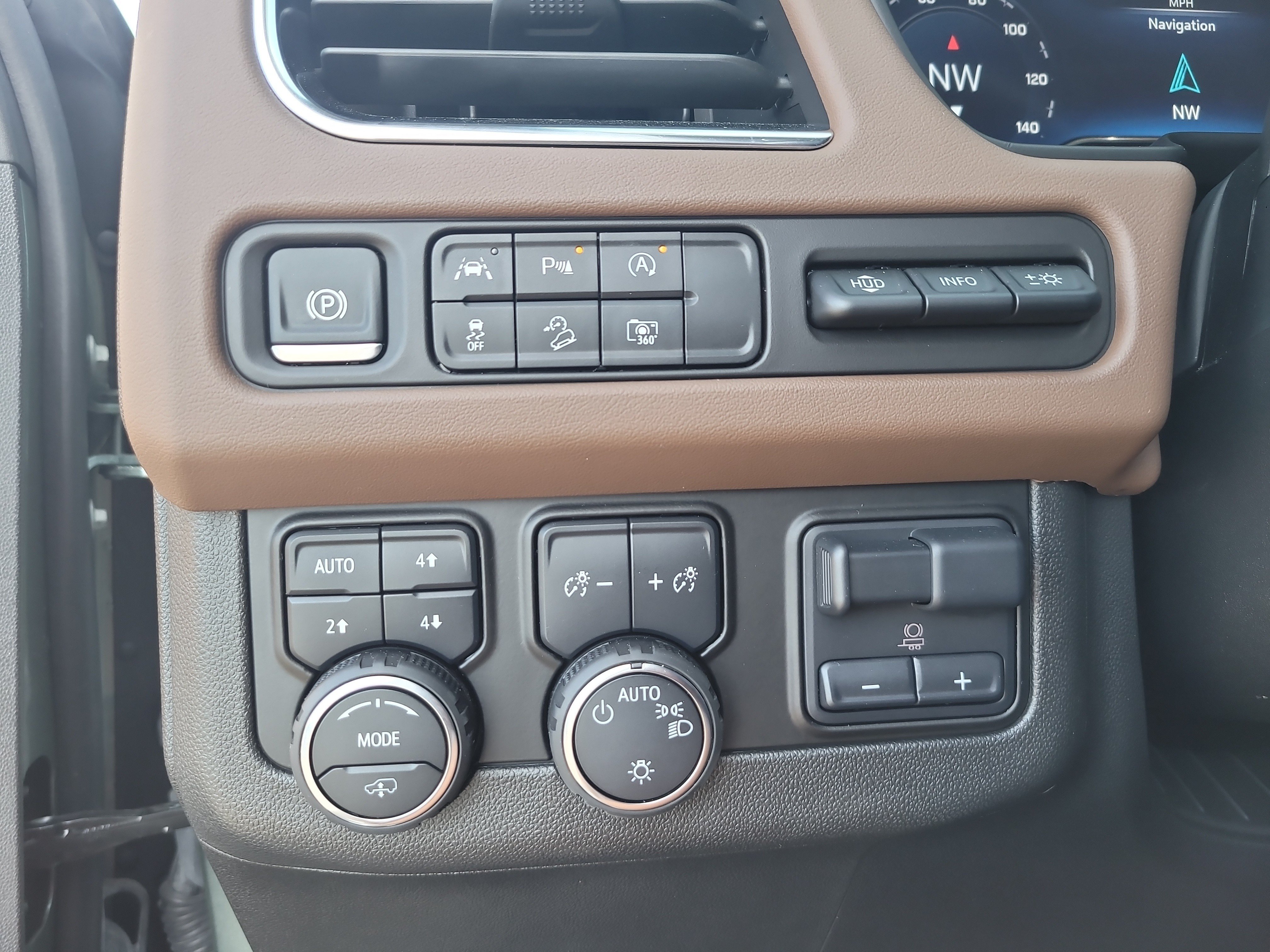 Used 2024 Chevrolet Suburban High Country AWD/4WD image 33