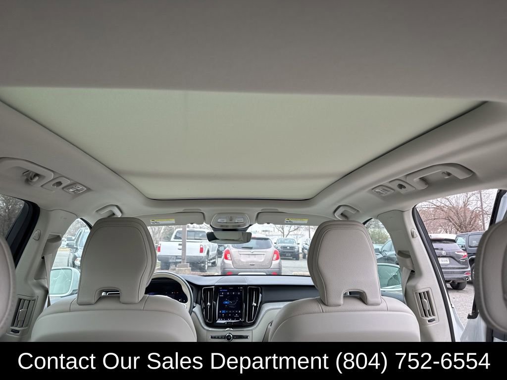 Used 2023 Volvo XC60 B5 Plus image 16
