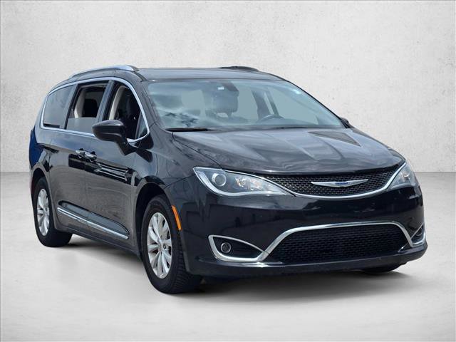 Used 2019 Chrysler Pacifica Touring-L FWD image 3