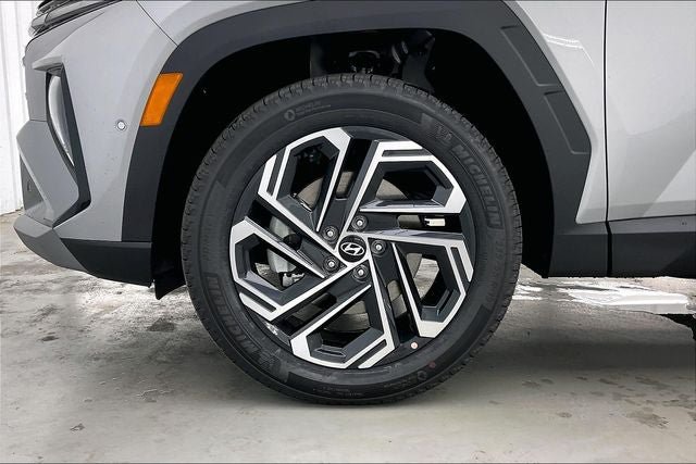 Certified 2025 Hyundai Tucson Limited AWD/4WD image 15