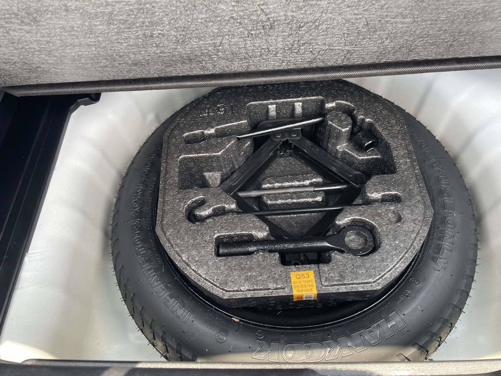 Certified 2025 Hyundai Venue SEL FWD image 29
