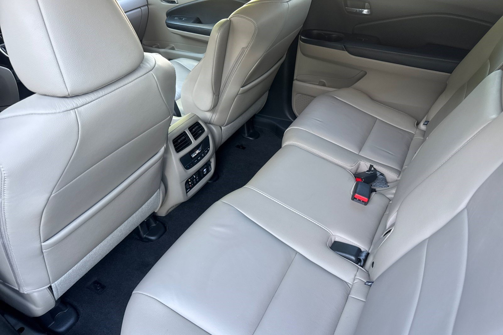 Used 2016 Honda Pilot Touring image 27
