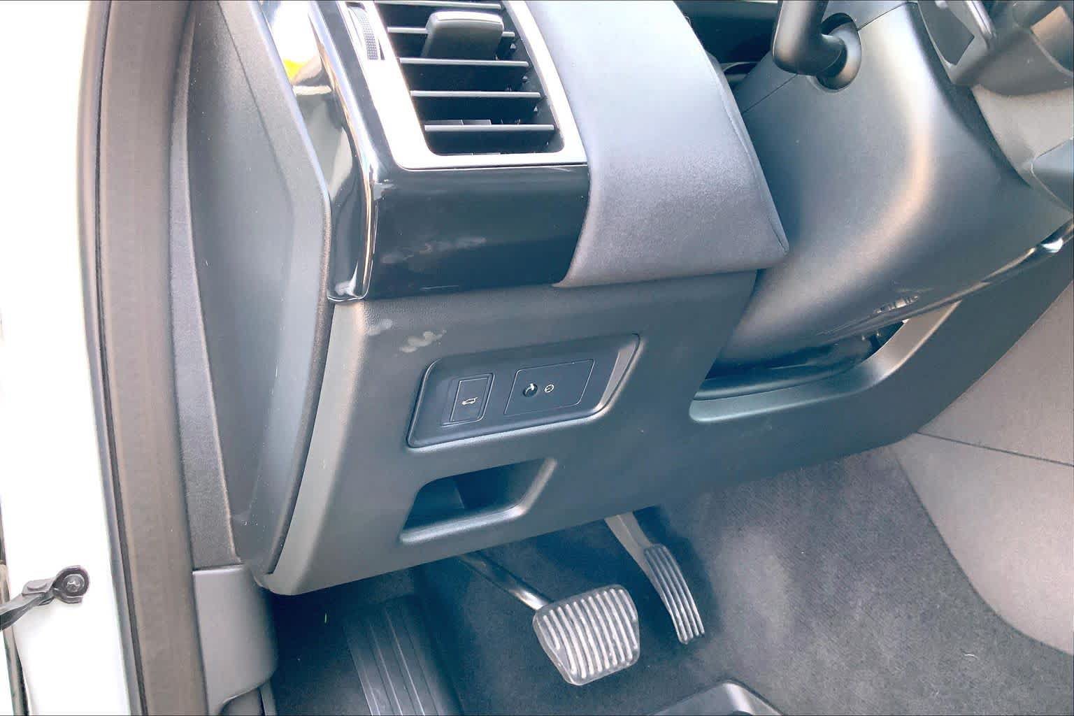 Used 2018 Land Rover Discovery SE AWD/4WD image 33