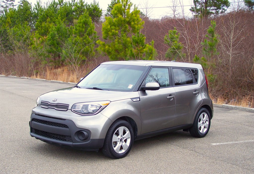 Used 2019 Kia Soul FWD image 1