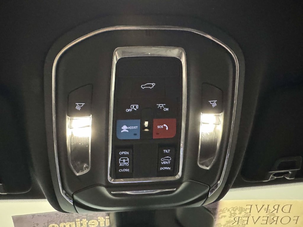 Used 2023 Jeep Grand Cherokee Altitude AWD/4WD image 27