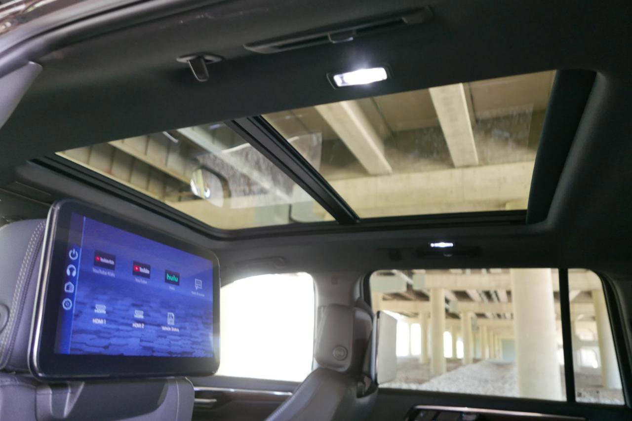 Used 2025 Chevrolet Suburban High Country image 25